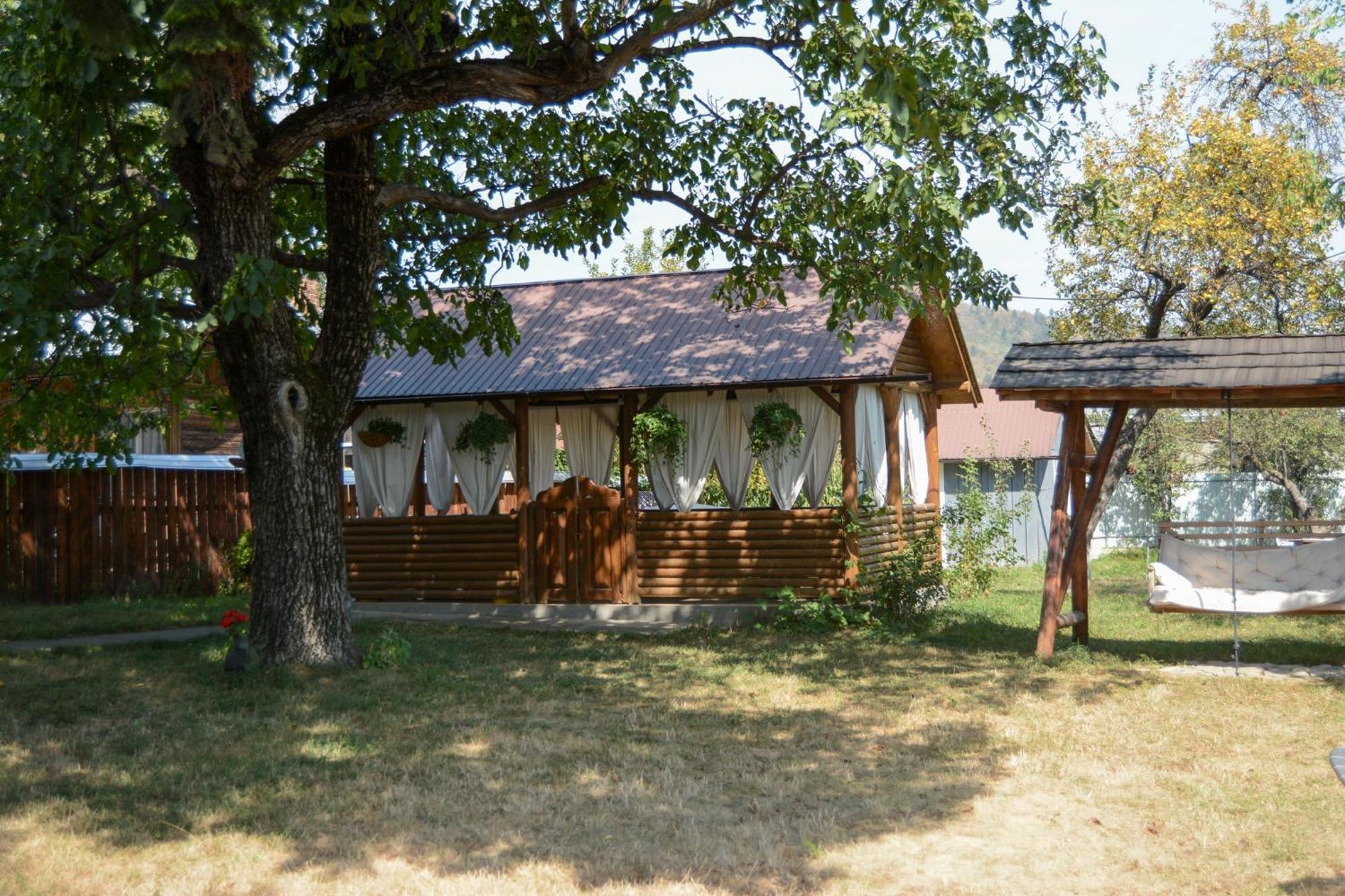 Willa Casa Humulesti, Fii Vecinul Lui Ion Creanga Târgu Neamț Zewnętrze zdjęcie